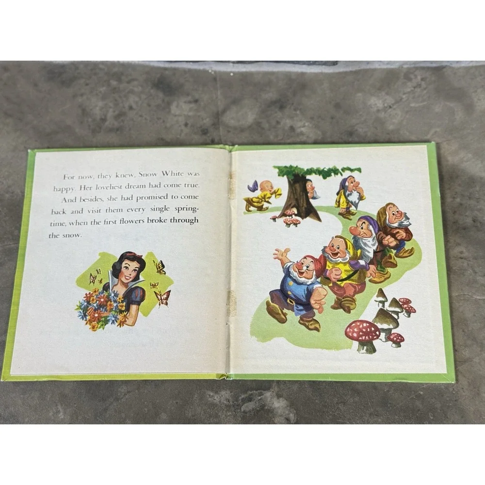 VTG 1957 Walt Disney's Snow White and the Seven Dwarfs Golden Tell-A-Tale Book